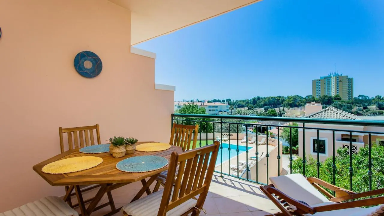 Glamorous 1Bdr Apartment W/ Balcony And Pool By Lovelystay location