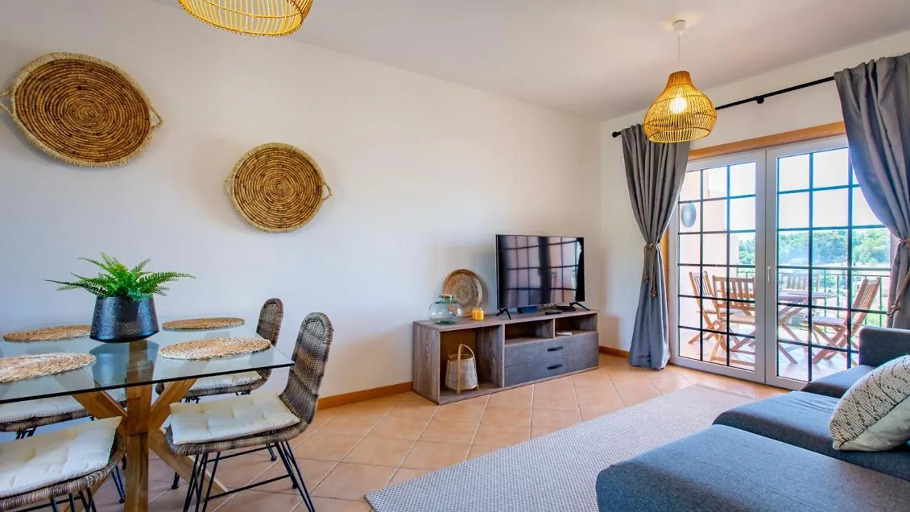 Glamorous 1Bdr Apartment W/ Balcony And Pool By Lovelystay