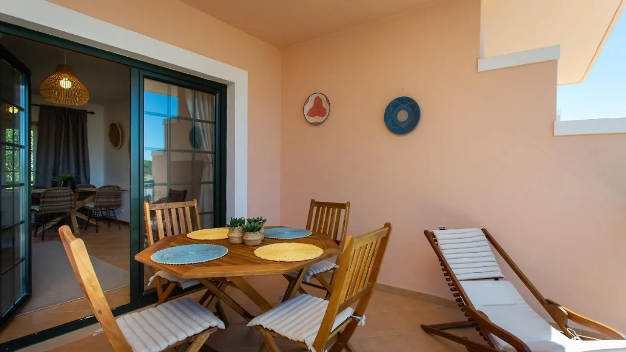 Glamorous 1Bdr Apartment W/ Balcony And Pool By Lovelystay