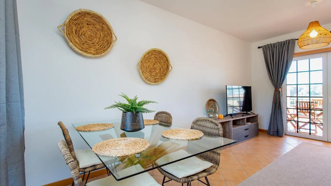 Glamorous 1Bdr Apartment W/ Balcony And Pool By Lovelystay