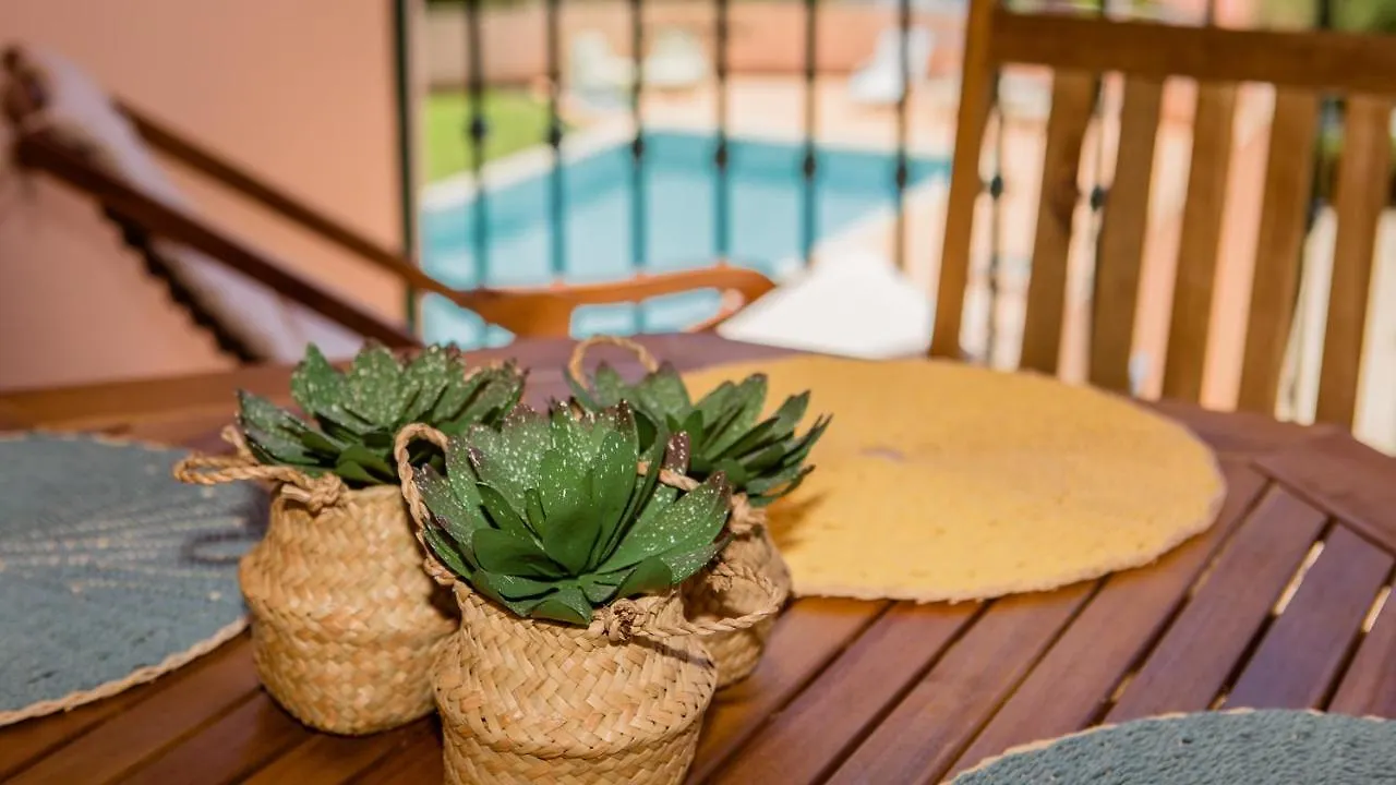 Glamorous 1Bdr Apartment W/ Balcony And Pool By Lovelystay