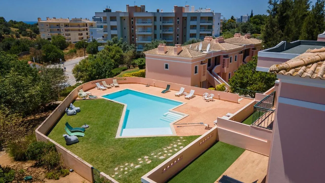 Glamorous 1Bdr Apartment W/ Balcony And Pool By Lovelystay