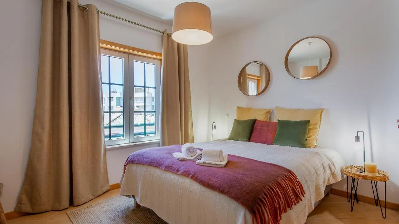 Glamorous 1Bdr Apartment W/ Balcony And Pool By Lovelystay
